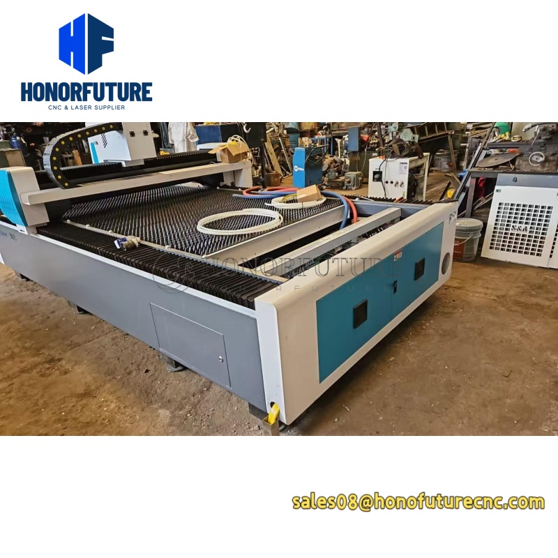 Industrial Fiber Laser Cutting Machine - 強力なファイバーレーザー切断機回転装置オプションのオートフォーカスレーザーヘッド（工業用鋼鉄アルミニウム板3015用）