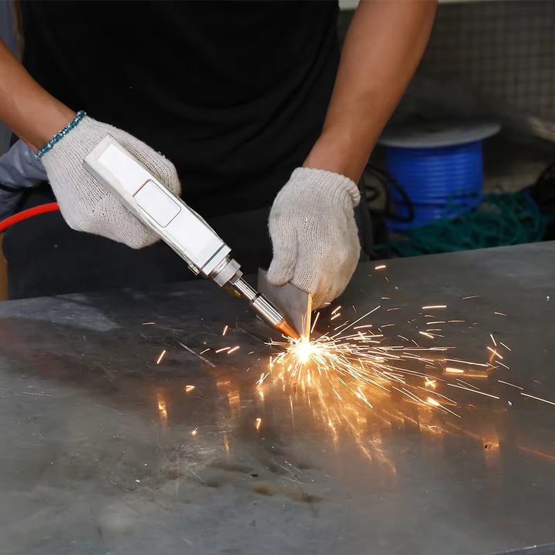 多機能3in1ハンドヘルド連続レーザー溶接機（ガスタンク付き - Industrial Grade Laser のレビューと価格