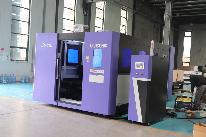工業用ファイバーレーザー金属切断機,交換プラットフォーム,完 - Industrial Fiber Laser Cutting Machine のレビューと価格