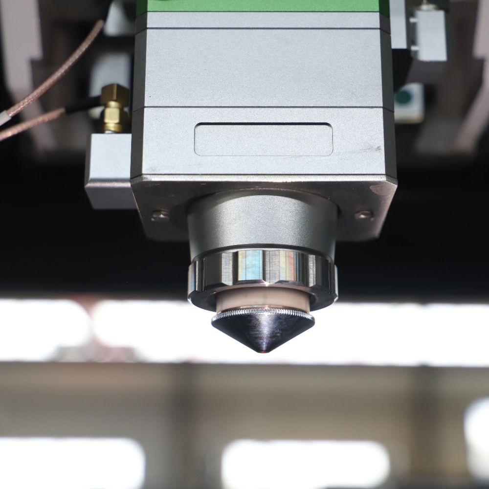 産業用金属板ステンレス鋼炭素鋼切断用ファイバーレーザー切断機 - Industrial Fiber Laser Cutting Machine のレビューと価格