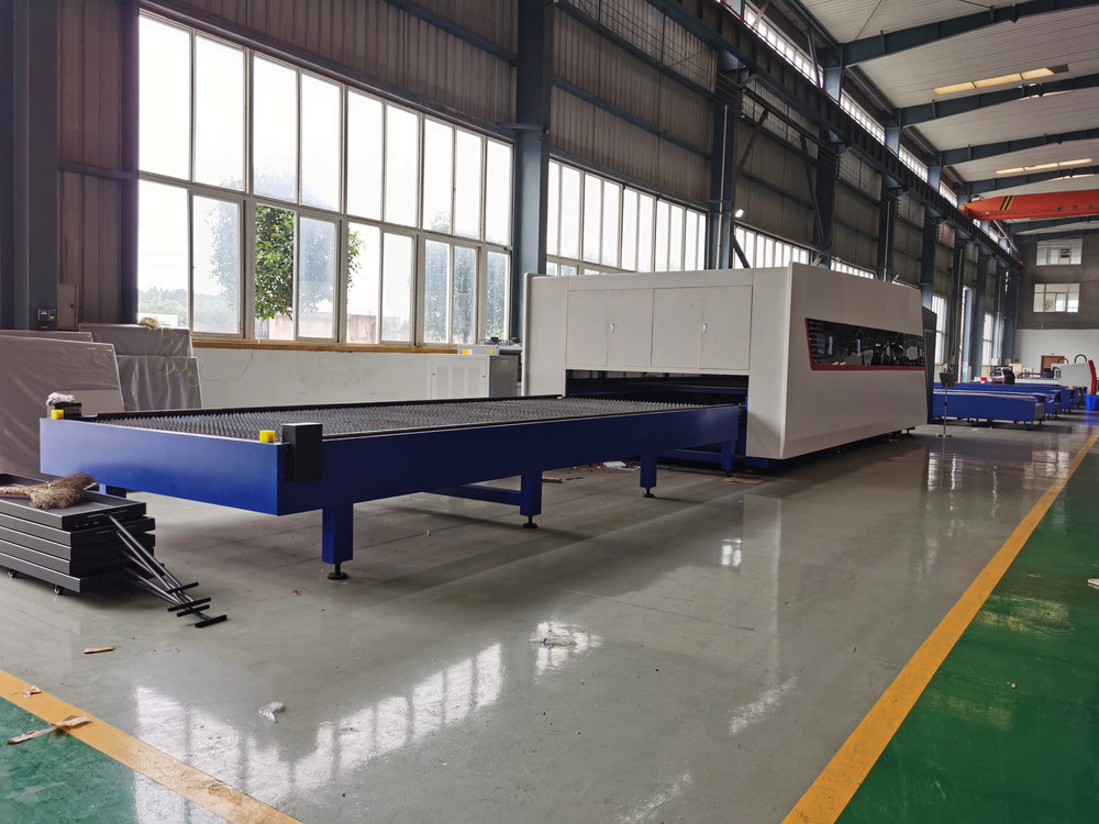 高精度Hiwin＆Cypcut制御の産業用全密閉型CNCファ - Industrial Fiber Laser Cutting Machine のレビューと価格