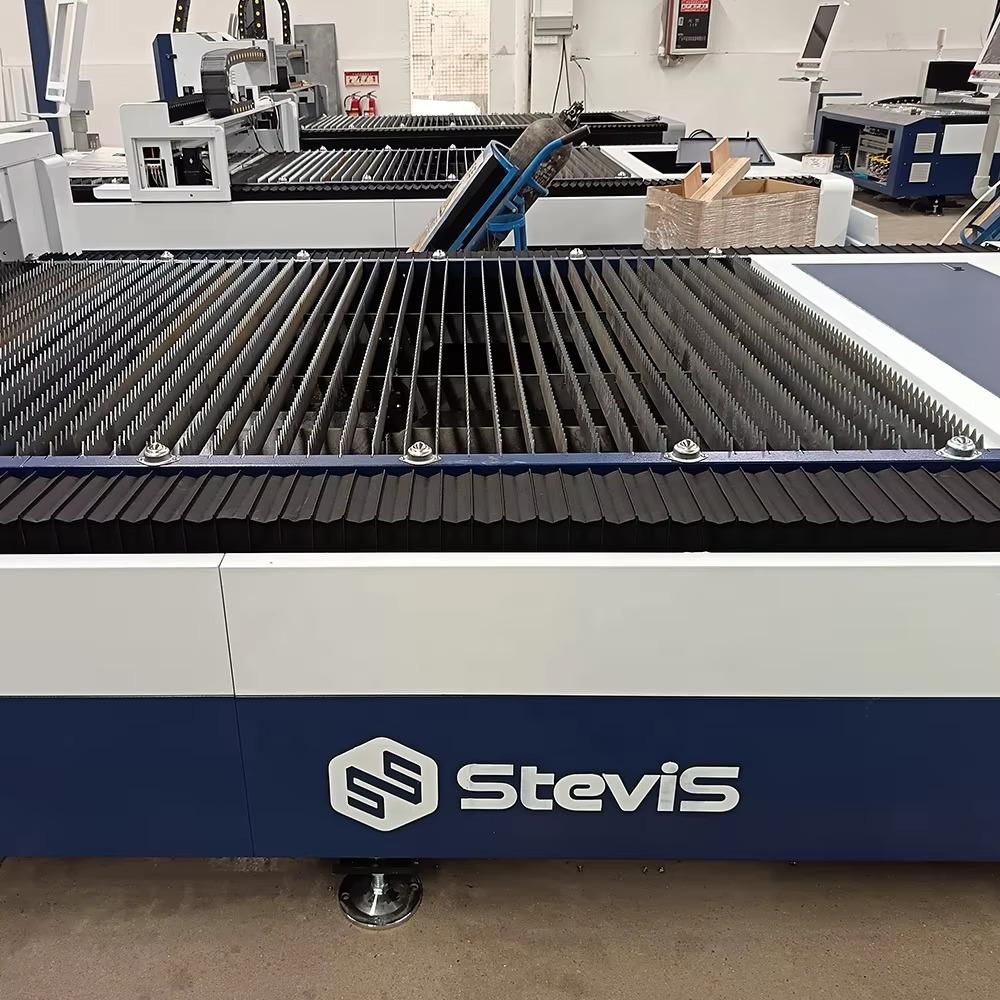 経済的な6kw CNC 1530ファイバーレーザー鋼板切断機 - Industrial Fiber Laser Cutting Machine のレビューと価格
